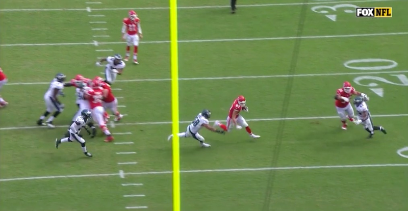 Illustration for article titled The Shovel Pass To Travis Kelce Is A Cheat Code